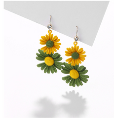 Color: Yellow green - Women's small daisy flower earrings