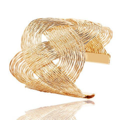 ROMANCE The Interlocking Waves Bracelet